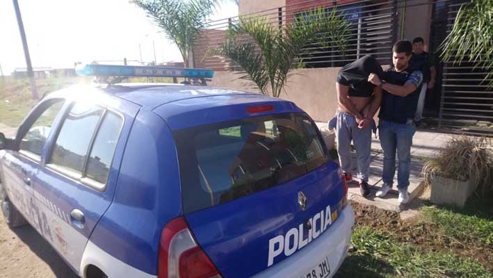 La Policía secuestró armas y detuvo a cuatro individuos La Policía secuestró armas y detuvo a cuatro individuos