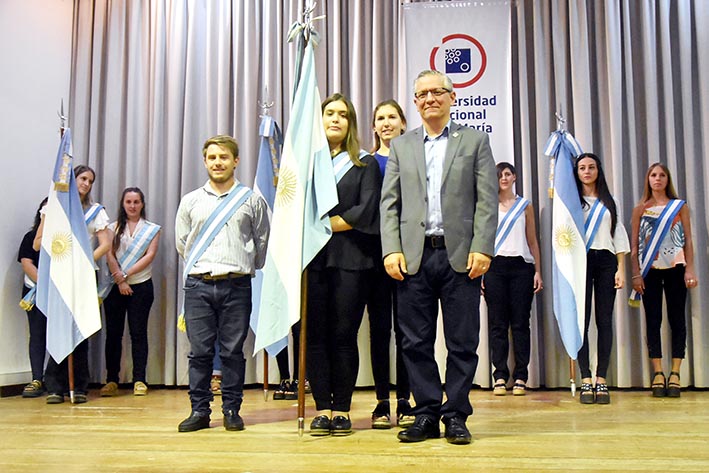 Emotivo traspaso de banderas en la Universidad Nacional de Villa María