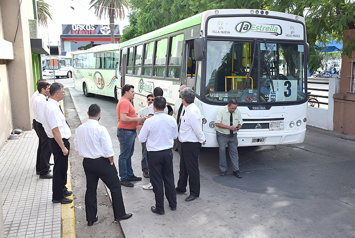 Trabajadores del transporte vuelven hoy a las asambleas