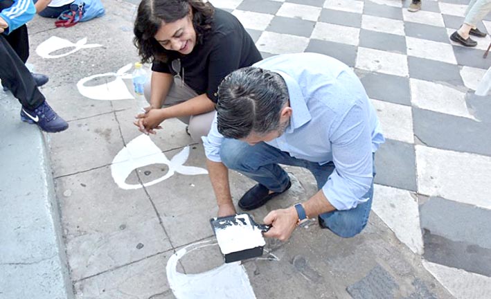 Estudiantes y docentes del Inescer  van a pintar hoy pañuelos blancos