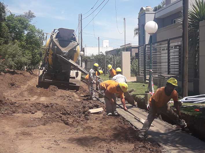 El municipio continúa obras con sus fondos mientras espera los de Nación