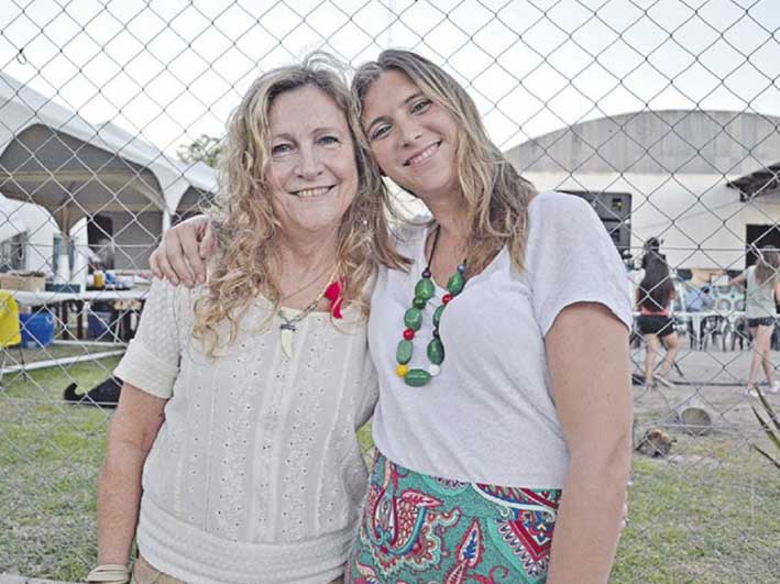 Madre e hija presentan una obra literaria realizada en conjunto