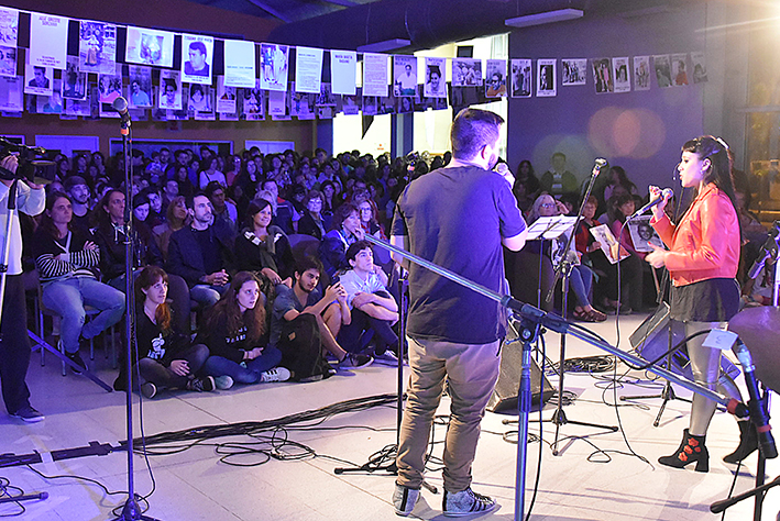 Artistas de la ciudad se unieron en un solo canto por la Memoria