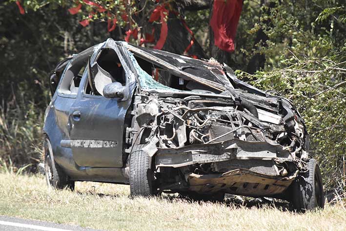 Un joven policía murió al chocar su auto contra una camioneta