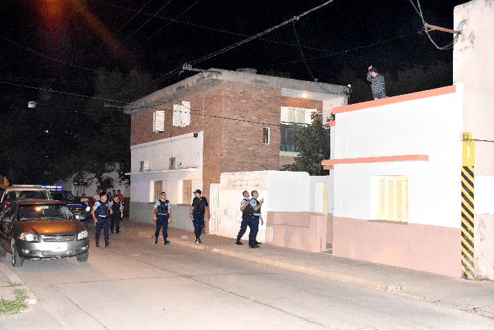 Escándalo y daños en la calle Periodistas Argentinos