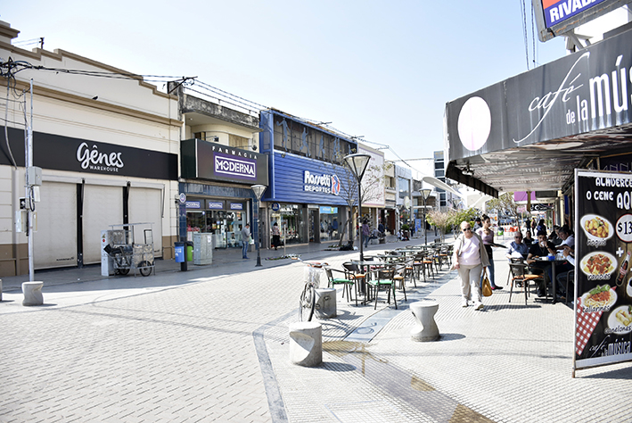 Los comerciantes adaptan sus horarios de apertura y cierre