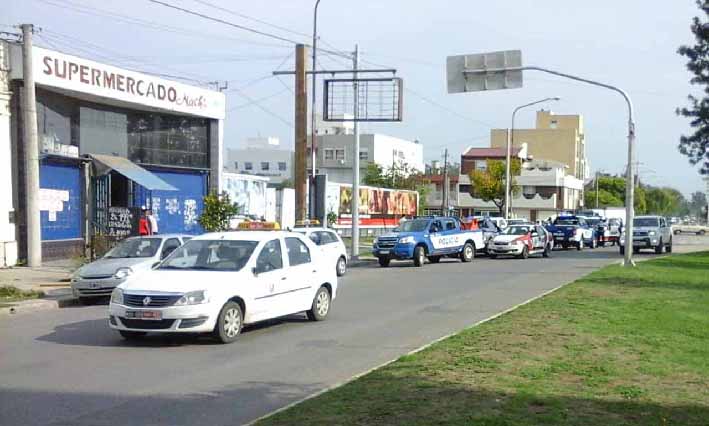 Motochorros robaron  la cartera a una mujer