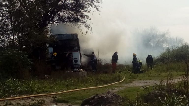 Se incendió un colectivo que era usado como depósito