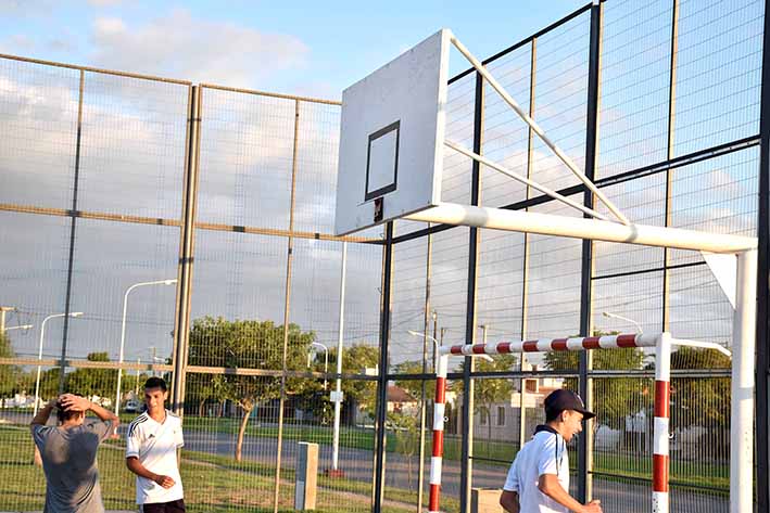 En el Malvinas Argentinas piden por el playón, las calles y más luz