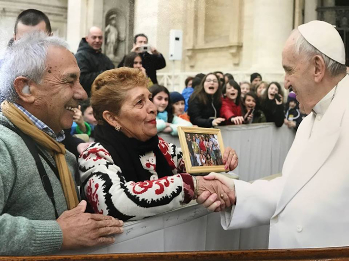 El Negro y la Techi, con el Papa