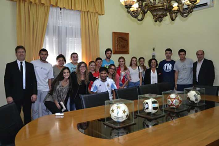 Jóvenes a entrenamiento laboral