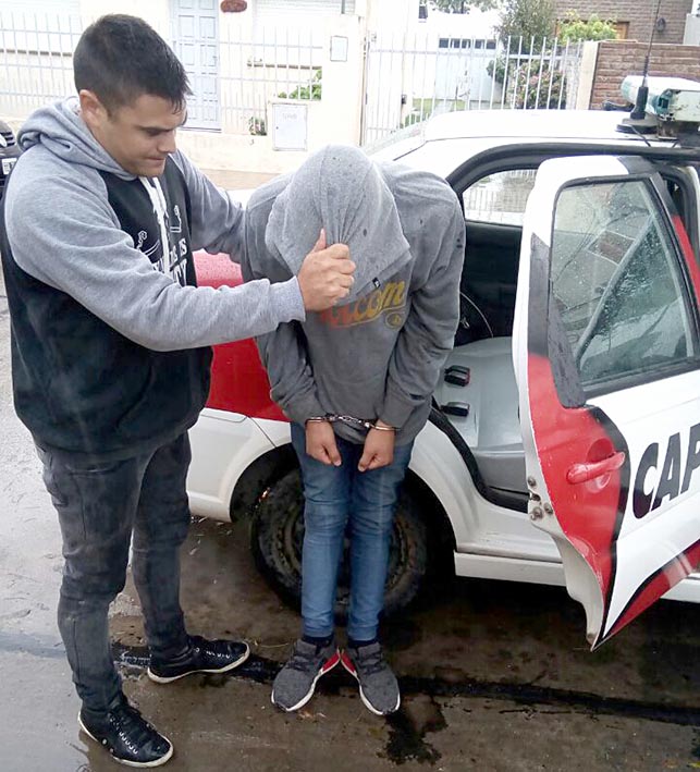 Detenido por arrebatarle la cartera a una mujer