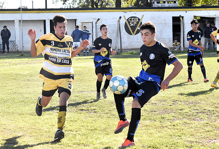 Universitario, el primer egresado a cuartos de final