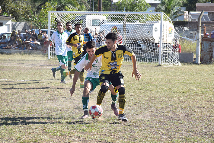 El fútbol sigue empantanado