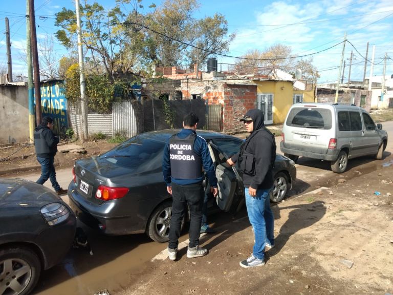 Detuvieron a una pareja rosarina que estafó a “medio mundo” en Villa María