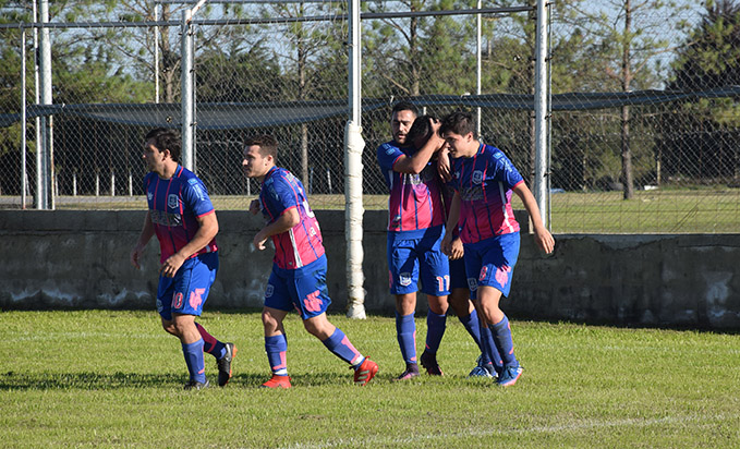 Nuevos líderes en el fútbol local