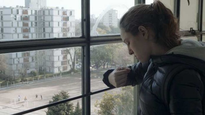 p11f1 joven y ventana