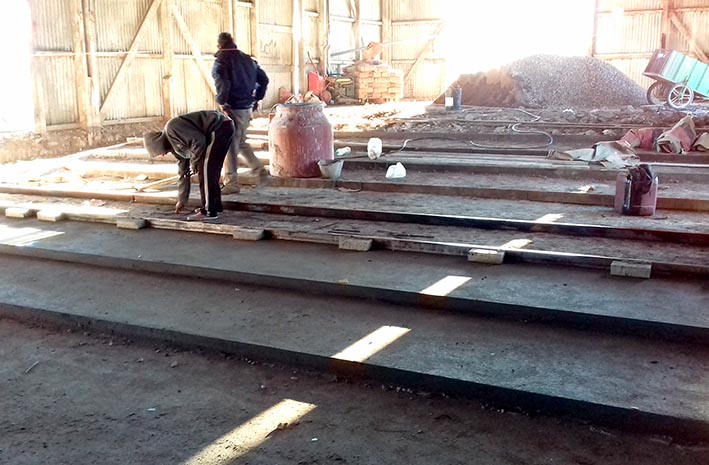 Construyen sala teatral adaptando un viejo galpón del exferrocarril