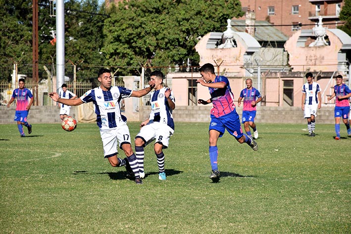 La Uni para acercarse al objetivo, el Lobo para recuperar la punta