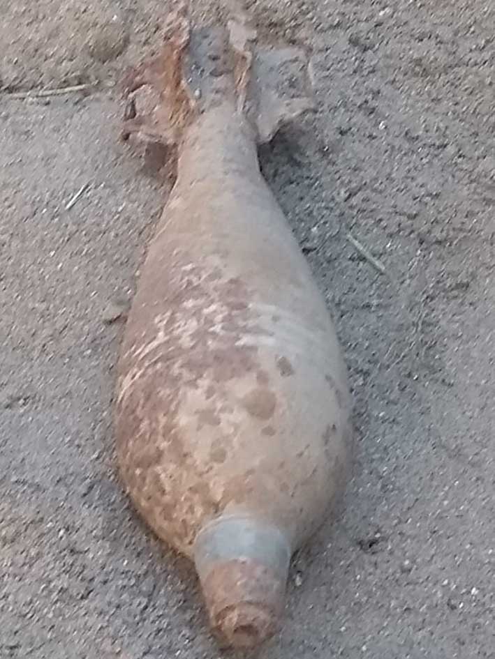 Un proyectil en el patio de su vivienda