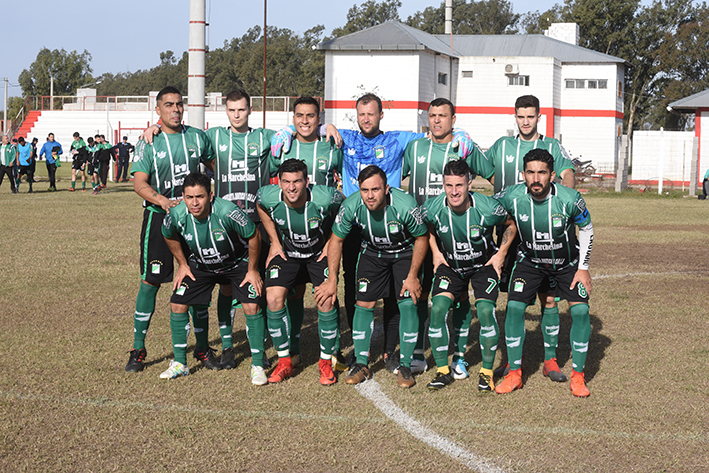 Todo el color del fútbol local