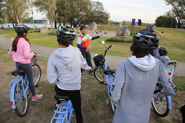 Turistas de Argentina , Chile y Brasil eligieron recorrer Villa María en bici