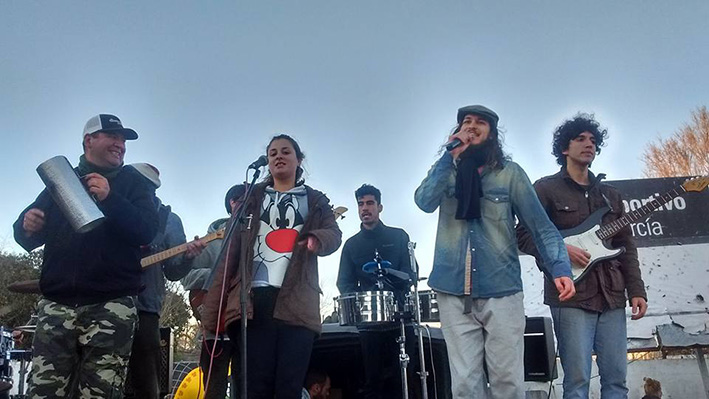Flamante banda se muestra Flamante banda se muestra