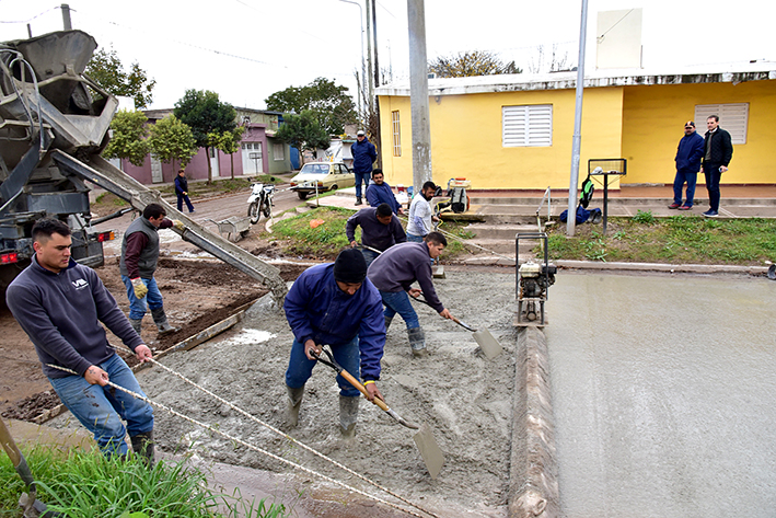 Pavimentan la sexta cuadra de la Paraguay