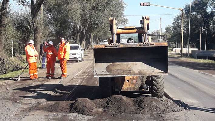 Comenzó el bacheo de la deteriorada ruta 2