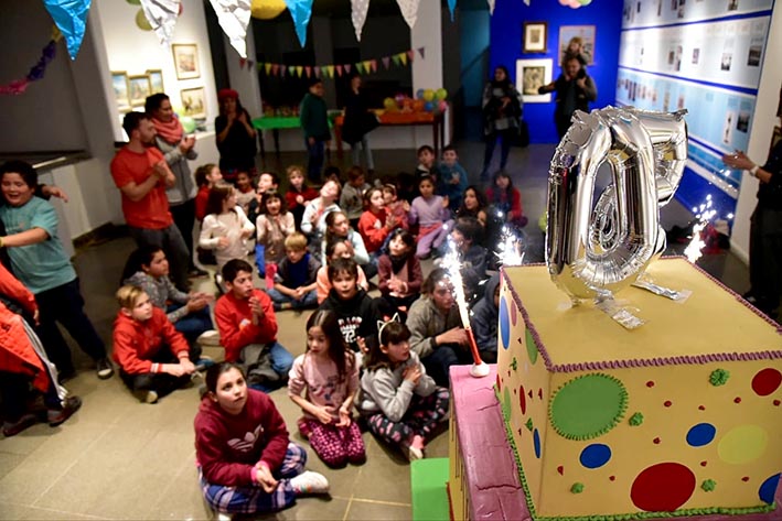 Cerca de 45 niños pasaron la noche en el Museo