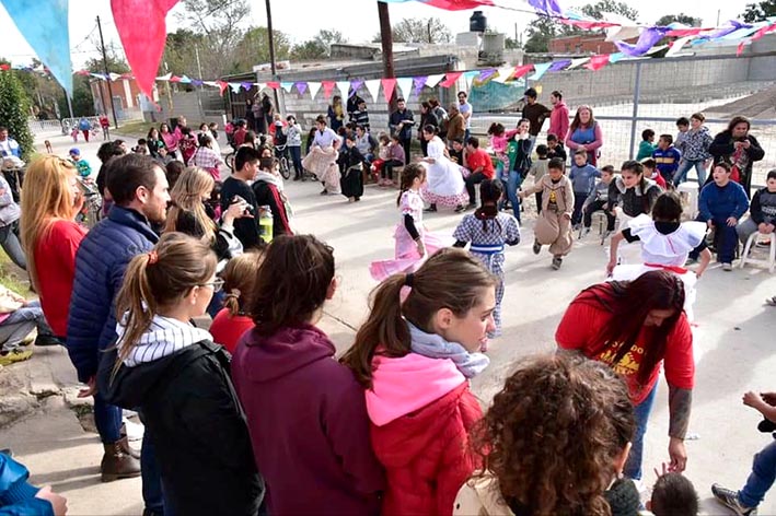 Cumpleaños múltiple para 90 niños