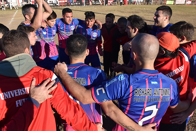 Fútbol local: Universitario y Argentino, finalistas