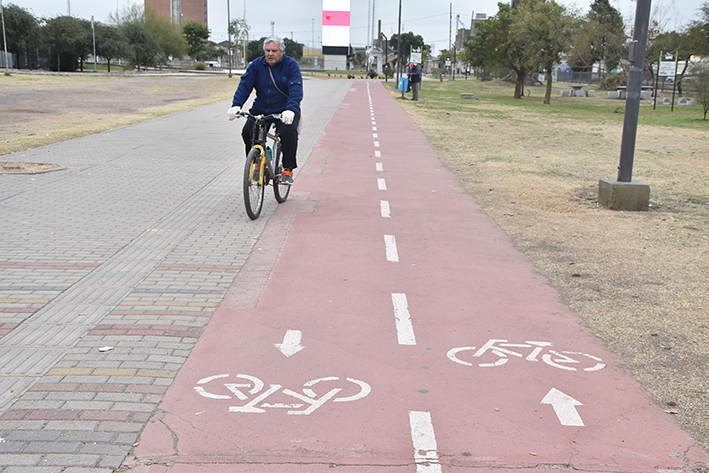 Se ejecutan dos ciclovías y prometen unir Las Playas con la Universidad