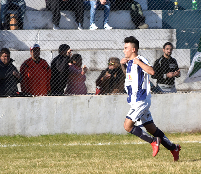 Universitario y Argentino empiezan a definir el título