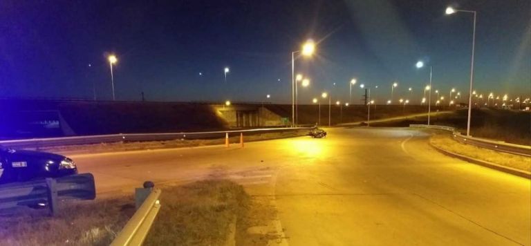 Murió un motociclista al caer en la ruta 158, cerca de la autopista