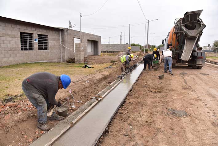 Con desagüe y cordón cuneta, anticipan mejoras en el barrio Nicolás Avellaneda