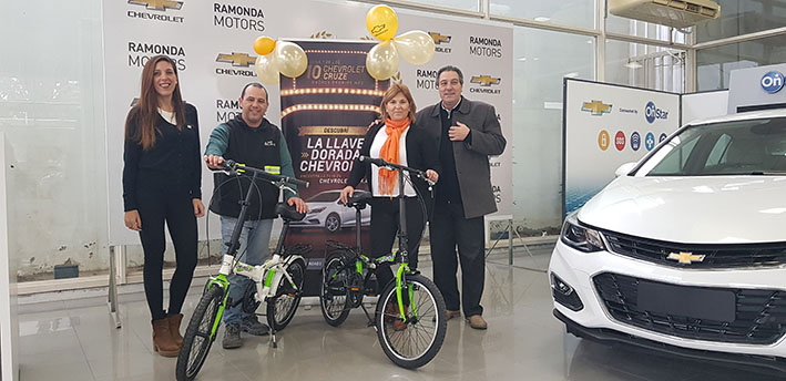 Familia villamariense ganó dos bicicletas plegables Chevrolet de la mano de Ramonda Motors