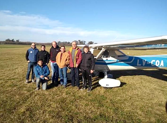 Integrantes del Aeroclub celebran la incorporación de una nueva aeronave