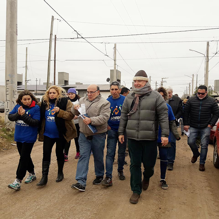 Como en campaña, Accastello recorrió el Evita