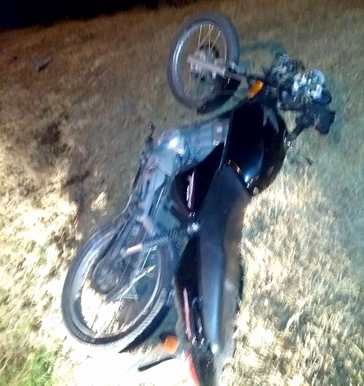 Eludió un control policial y se dio a la fuga, pero lo atraparon cuando se cayó de la motocicleta