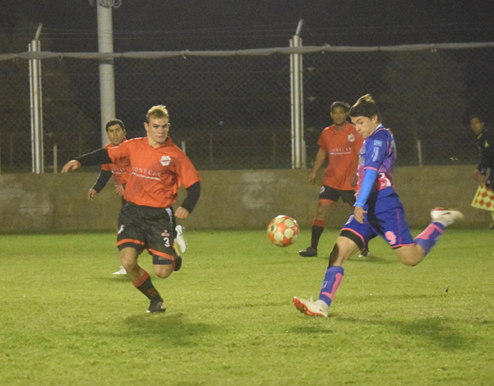 Universitario sigue de festejos