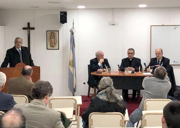 El obispo Jofré escribió un libro sobre el aborto