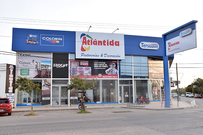 Pinturería Atlántida cumplió 40 años y lo celebra con premios para los clientes