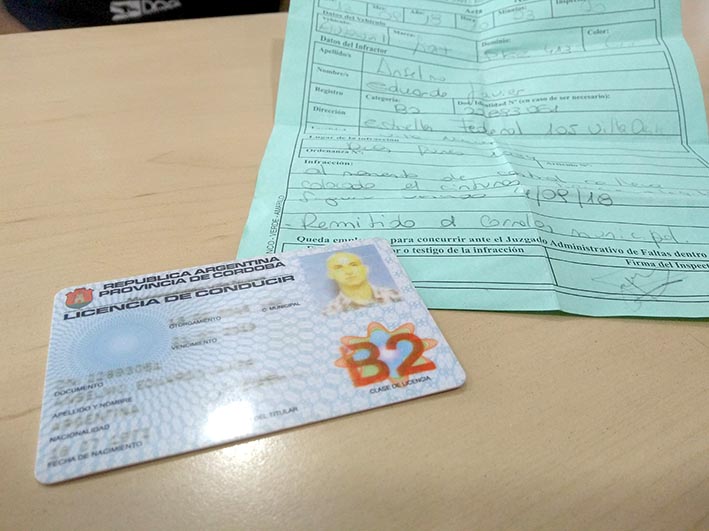 Denuncia haber sufrido “abuso de autoridad” en un control de tránsito