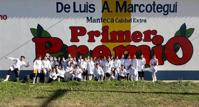 Alumnos visitaron la planta de Primer Premio